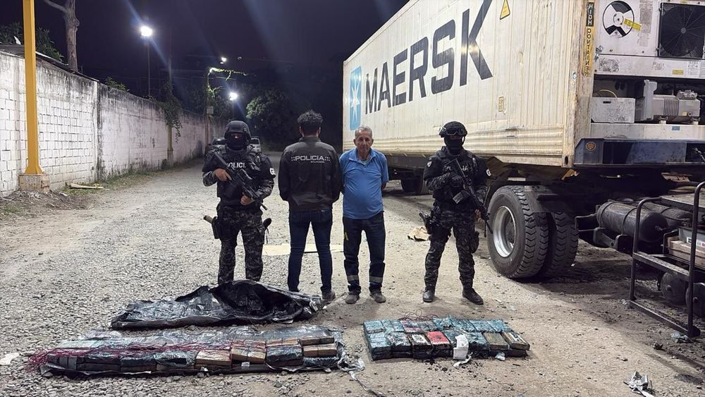 Imagen de portada - Ecuadorian Police seize 64 kilos of cocaine in banana container bound for China