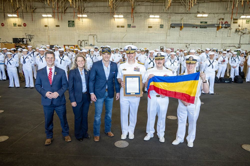 Imagen de portada - El Grupo de Ataque del USS Ford Gana la Mención Presidencial de Unidad Después de un Crucero Histórico