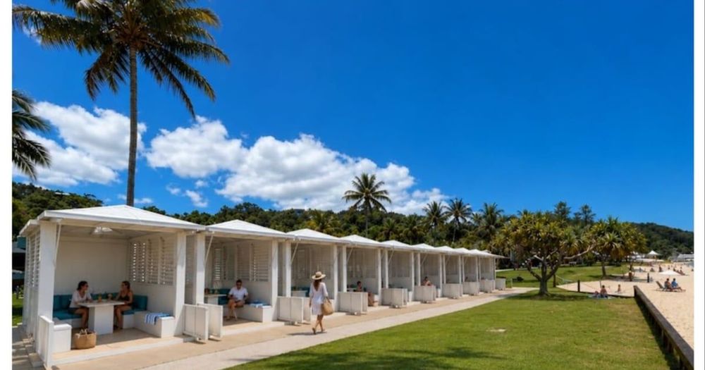 Imagen de portada - El club de cabañas frente a la playa de Carnival en la isla Moreton de Australia