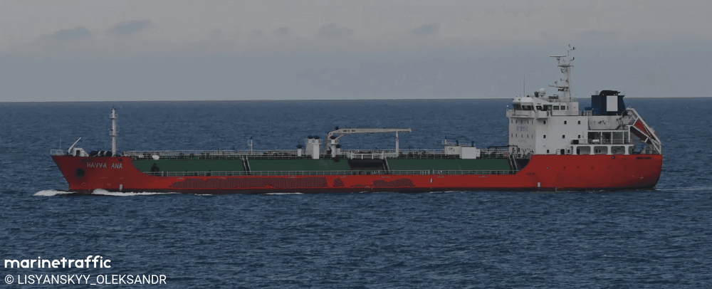 Imagen de portada - El petrolero Havva Ana se incendia en el estrecho de Canakkale, frente a Turquía