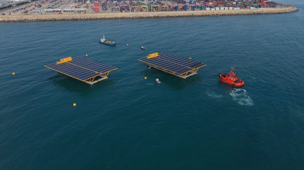 Imagen de portada - El primer demostrador solar marino precomercial de España completa su instalación en el Puerto de València e inicia su fase de pruebas