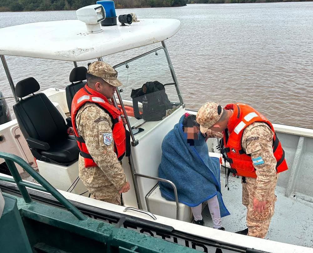 Imagen de portada - Entre Ríos: Coast Guard Rescues Woman Crying for Help in Uruguay River Waters