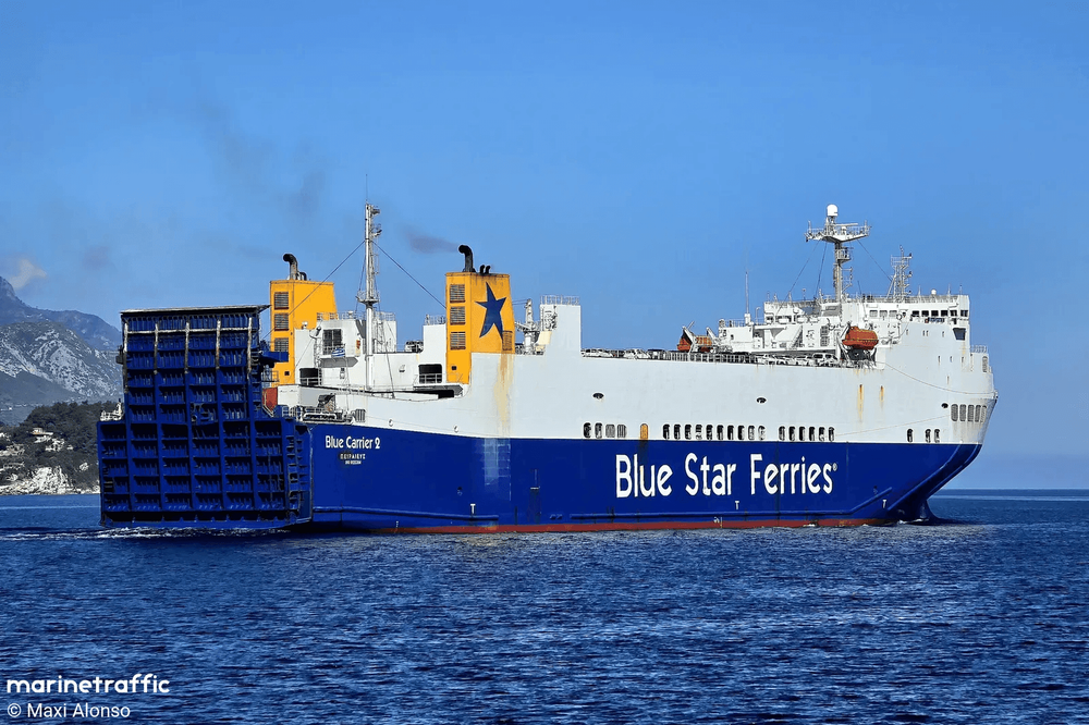Imagen de portada - Fire Breaks Out Aboard Ro-Ro Vessel Off Greek Island, Crew Evacuated