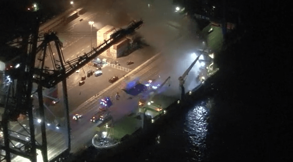 Imagen de portada - Fire aboard the Timber Navigator in the Port of San Antonio