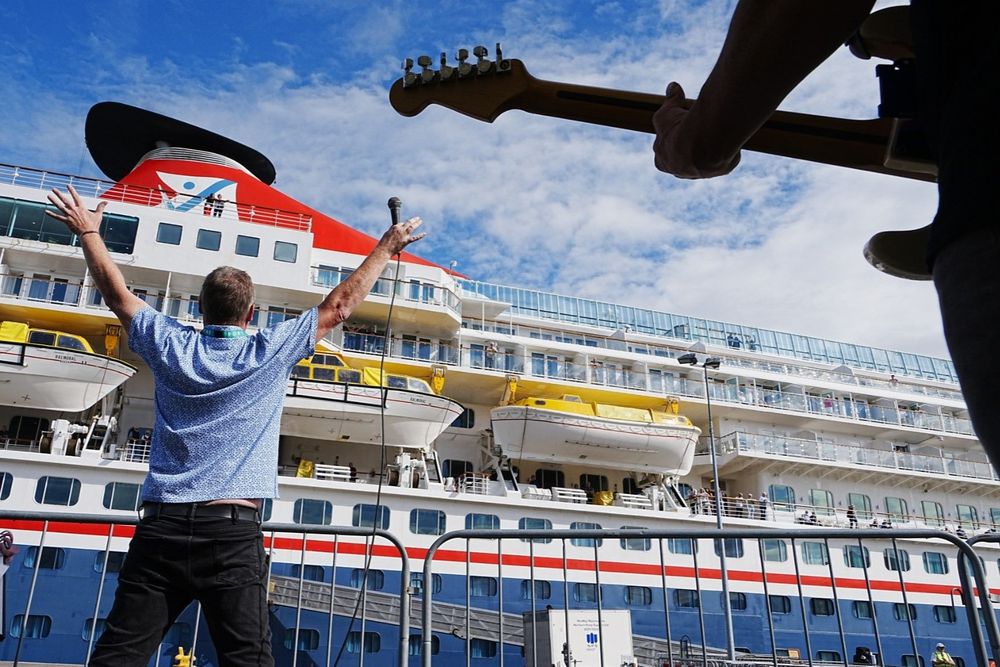 Imagen de portada - Fred. Olsen celebra 20 años de operaciones de cruceros desde el puerto de Newcastle