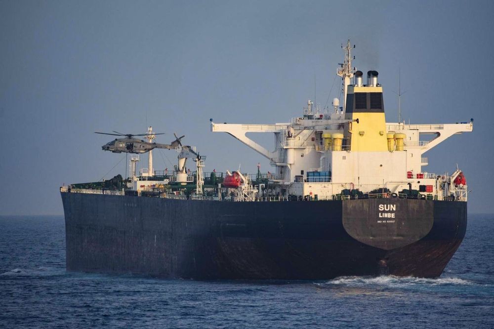 Imagen de portada - Fuerzas Navales de la UE Abordan el Sexto Tanquero Sospechoso de la Flota en la Sombra Rusa