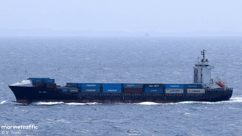Imagen de portada - Fuerzas estadounidenses inhabilitan buque portacontenedores con bandera panameña en el Golfo de Omán