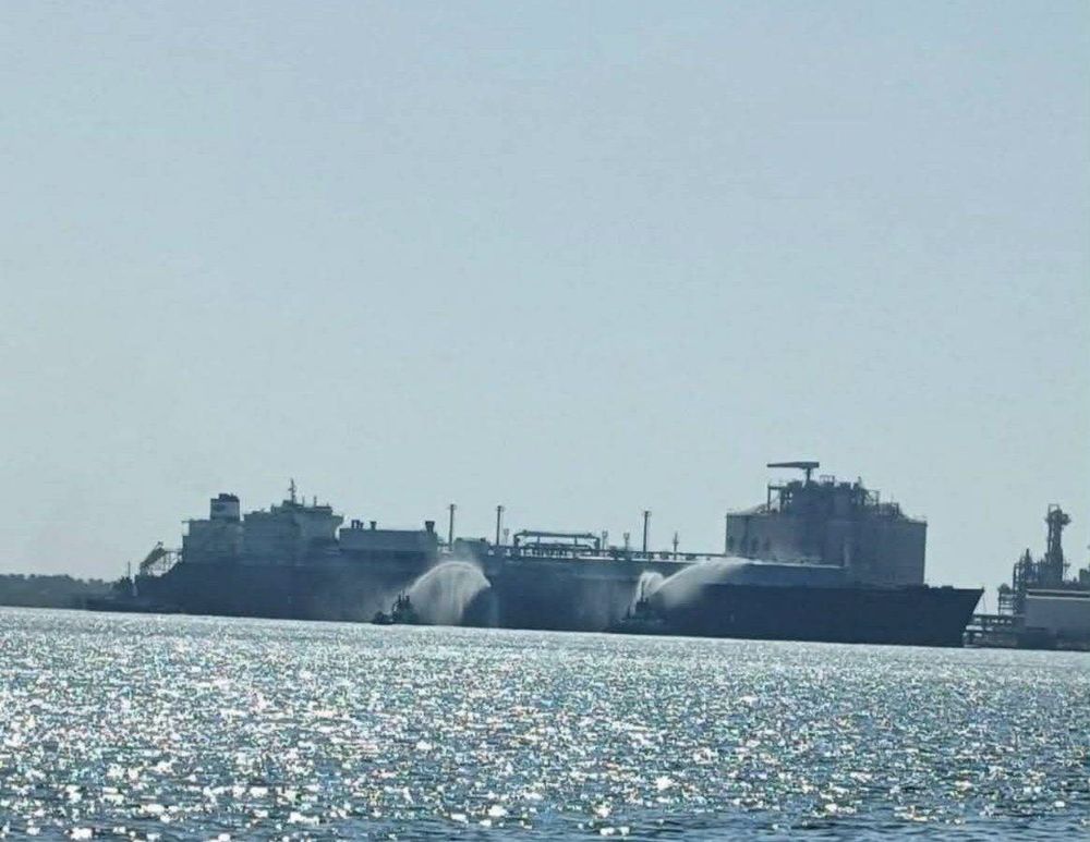 Imagen de portada - Gas Tanker Fire in Damietta Port After Drone Impact