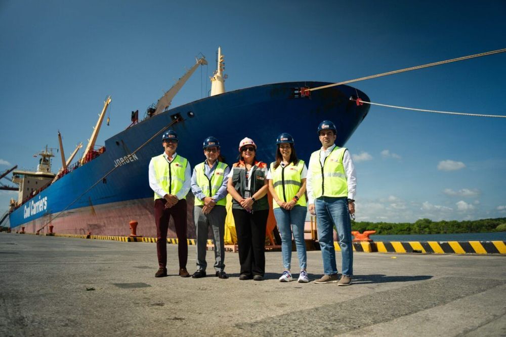 Imagen de portada - Government and Port Sector in Ecuador Strengthen Cooperation for Employment and Logistics