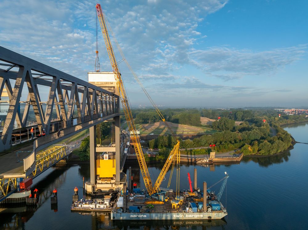 Imagen de portada - HPA Completes Replacement of Drive Pulleys on Hamburg's Kattwyk Bridge