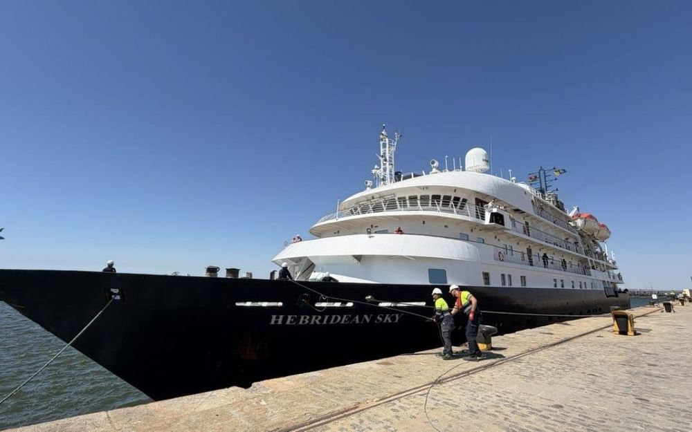 Imagen de portada - Hebridean Sky Arrives for the First Time at the Port of Huelva
