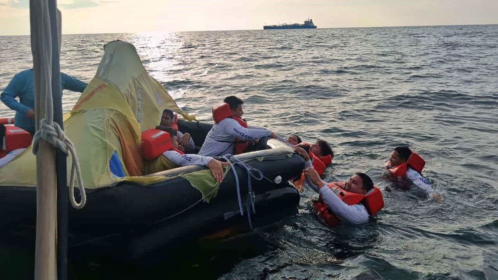 Imagen de portada - IMO, UNHCR, and ICS Present Revised Guide to Protect Human Life at Sea