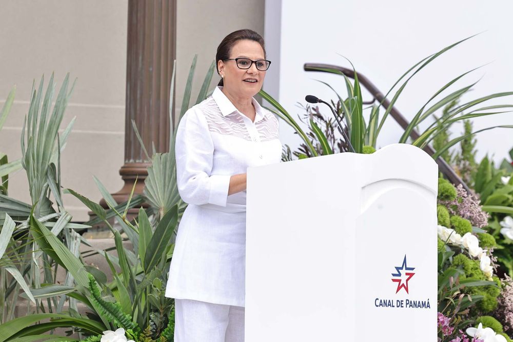 Imagen de portada - Ilya Espino de Marotta asume el liderazgo del Canal de Panamá en medio de desafíos hídricos y de expansión