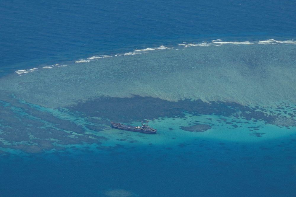 Imagen de portada - Imágenes satelitales muestran una estructura sospechosa en un atolón en disputa del Mar de China Meridional, pero luego desaparece