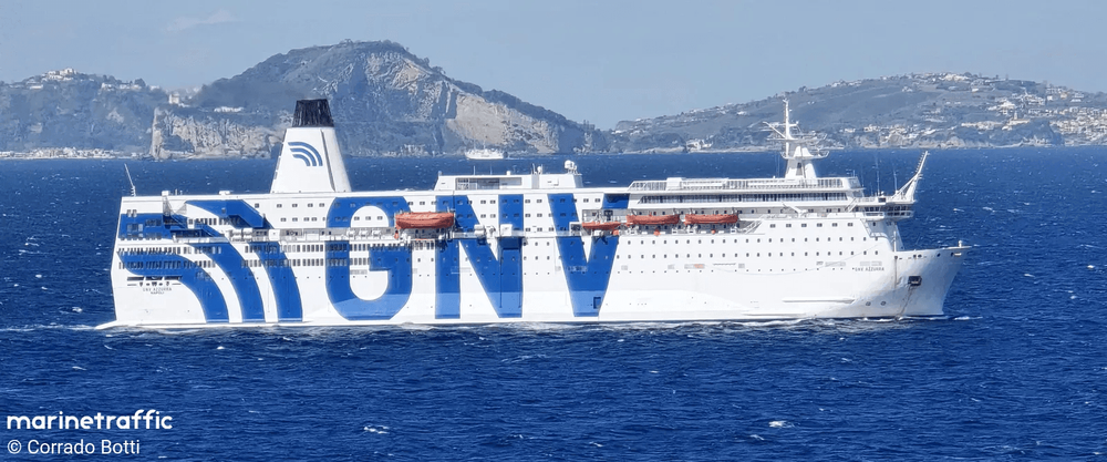 Imagen de portada - Incendio en la sala de máquinas deja inoperativo al ferry GNV Azzurra en el Mediterráneo, no se reportan heridos