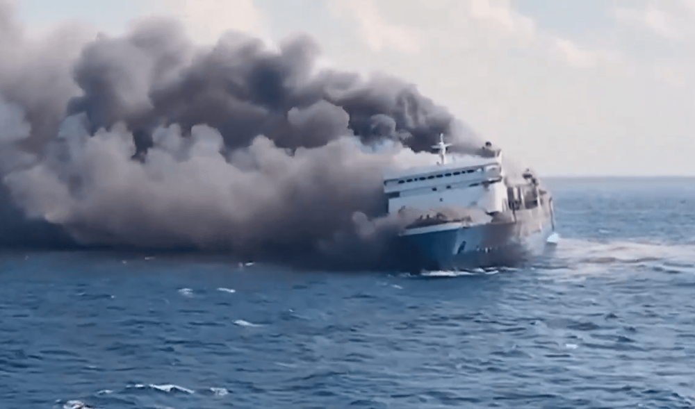 Imagen de portada - Indonesian Ferry Fire Leaves 5 Dead and 41 Missing