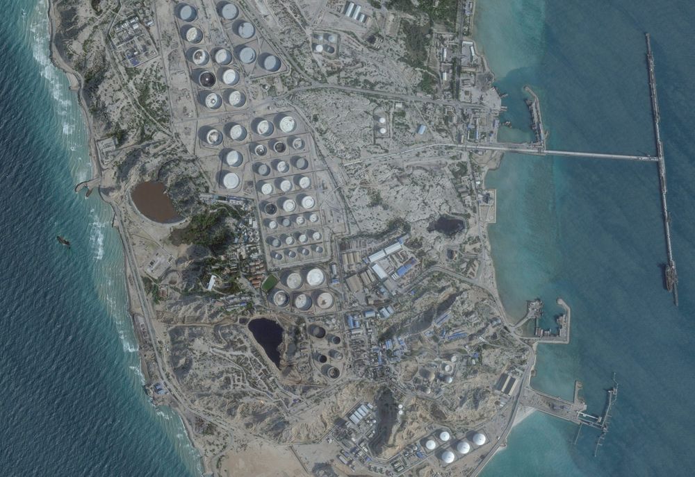 Imagen de portada - Irán reanuda las cargas de petróleo en la isla de Kharg tras el levantamiento del bloqueo de la Armada de EE. UU.