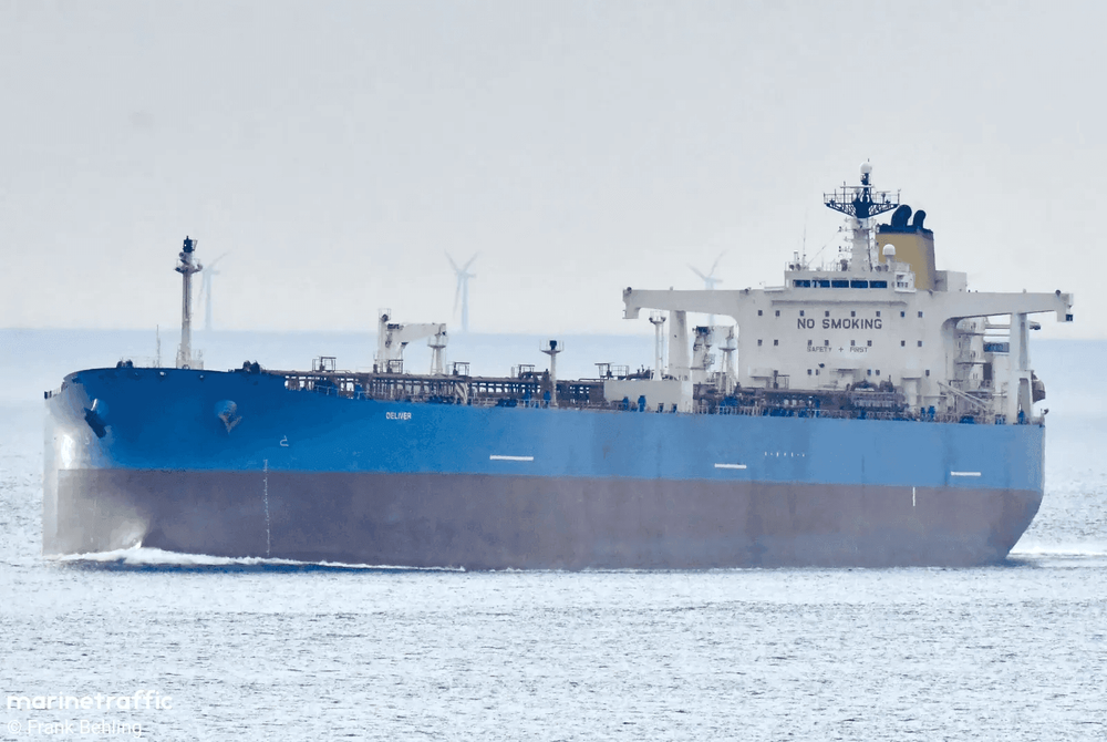 Imagen de portada - La Armada Francesa Incauta un Petrolero Camerunés Frente a Sicilia por Violación del Derecho Marítimo