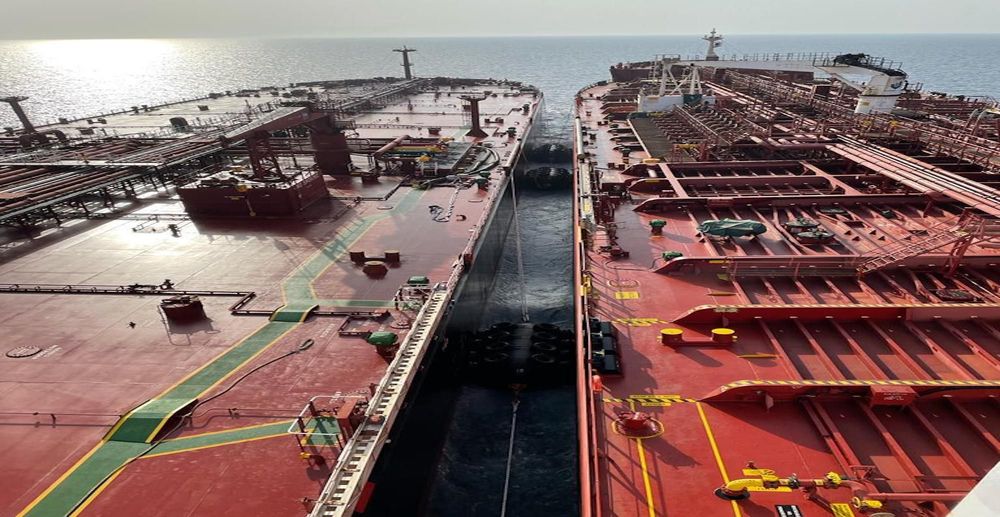 Imagen de portada - La actividad del puerto de Yanbu se dispara en medio de desvíos de petroleros en el Mar Rojo