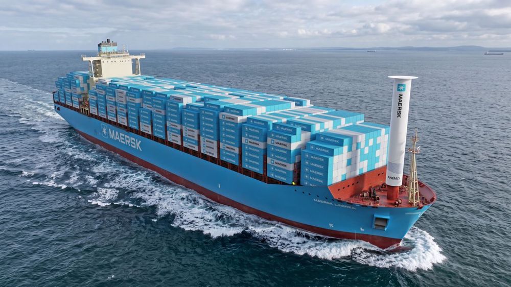Imagen de portada - Maersk Installs Anemoi Rotor Sails on 8,700 TEU Containership