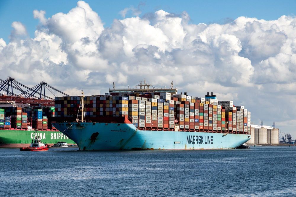 Imagen de portada - Maersk y Hapag-Lloyd Navegan la Crisis de Ormuz con Resultados Mixtos