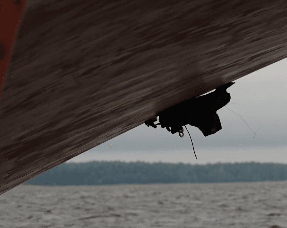 Imagen de portada - Magnetic Mines Found on Hull of Ship Docked at Russian Port of Ust-Luga