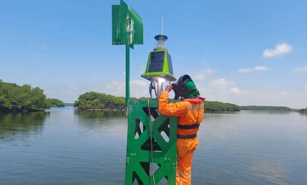 Imagen de portada - Maintenance of Maritime Signaling in Guayaquil: APG and INOCAR