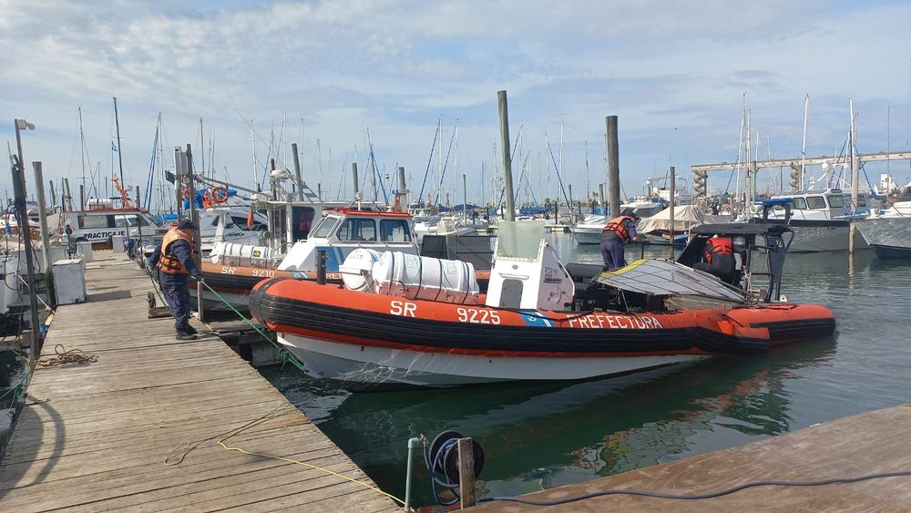 Imagen de portada - Mar del Plata: Coast Guard Assisted Windsurfer Unable to Return to Shore on His Own