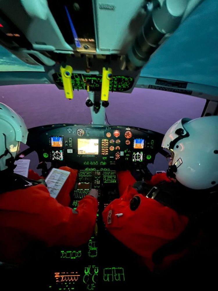 Imagen de portada - Mar del Plata Rescue Operation: Coast Guard Air-Evacuates Crew Member from Fishing Vessel