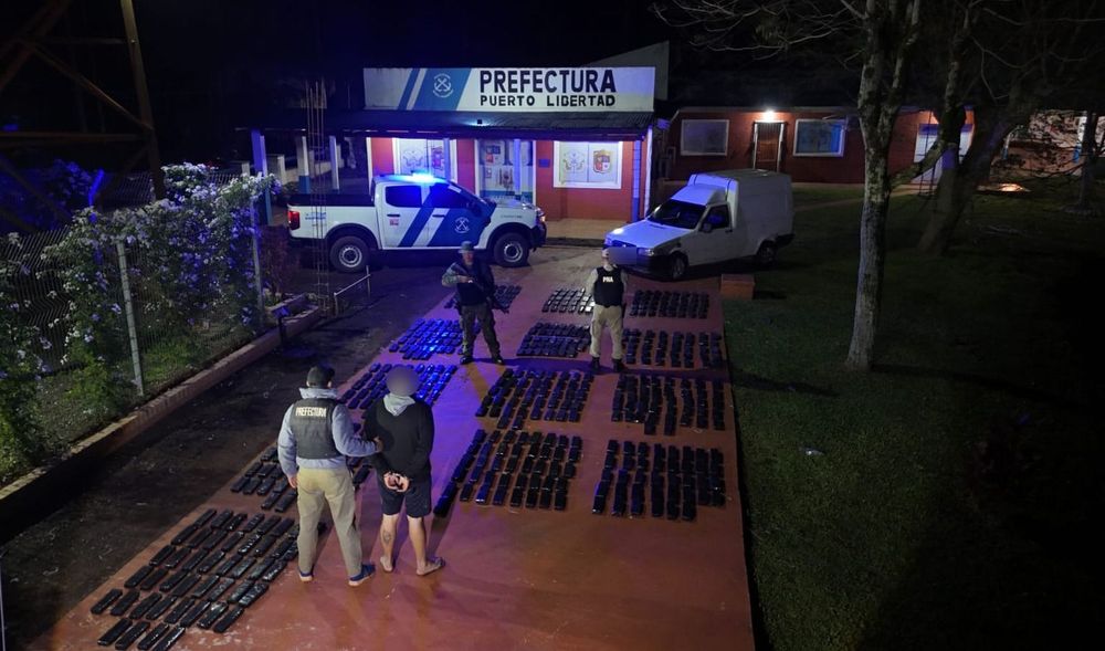 Imagen de portada - Misiones: Prefecture seized over 400 kilos of drugs and arrested a man