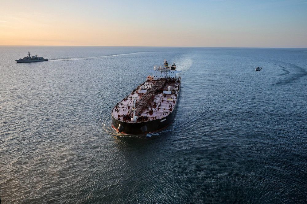 Imagen de portada - Operaciones navales europeas incautan petrolero de la flota en la sombra vinculado a Rusia