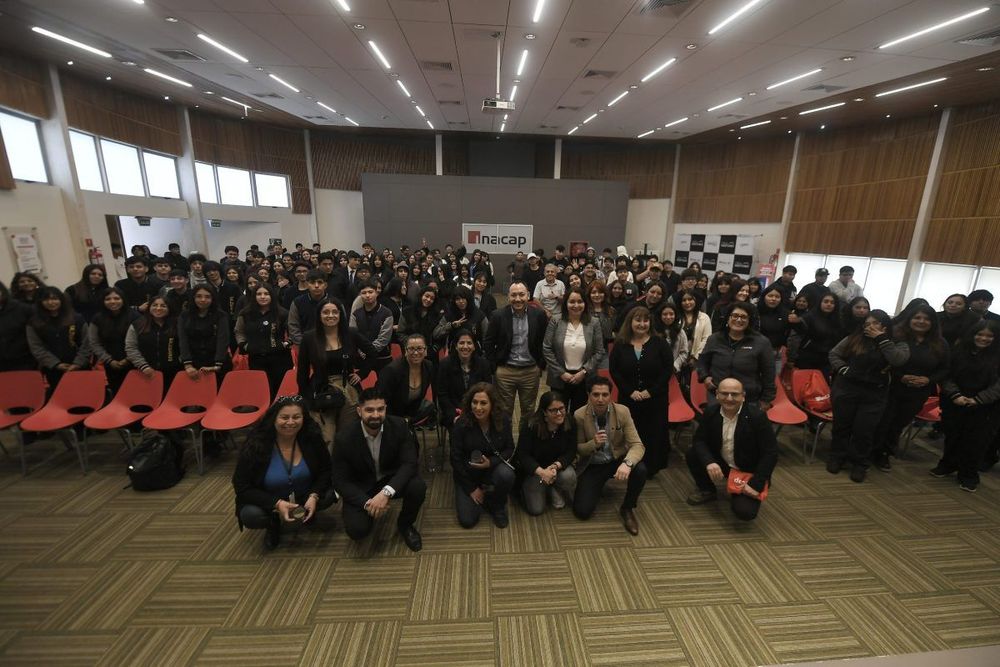 Imagen de portada - Over 200 Students from Chile and Bolivia Participate in ITI and Inacap Logistics Discussion