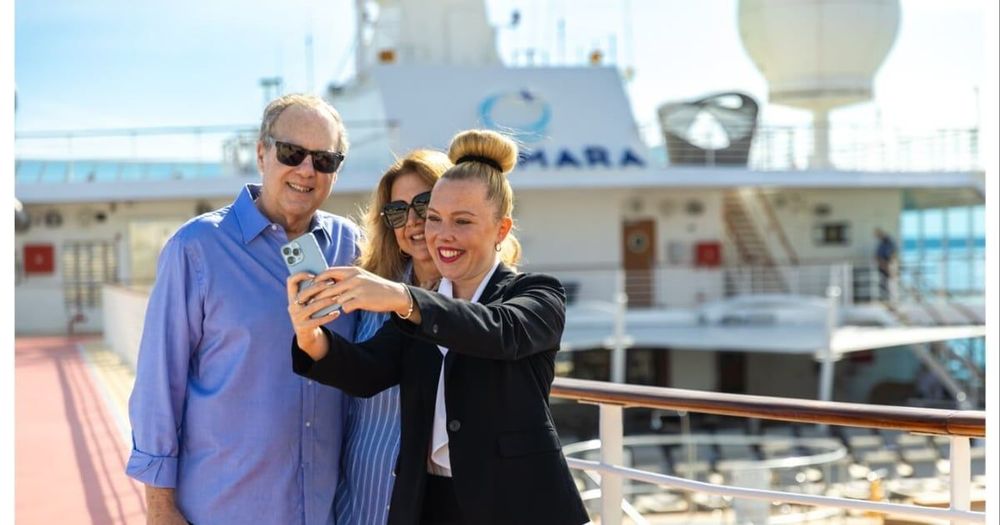 Imagen de portada - Personas reales, momentos sin guion en la nueva campaña de Azamara