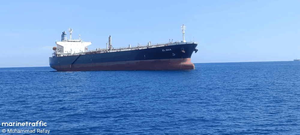 Imagen de portada - Petrolero con bandera panameña El Gaia atacado frente a la costa de Omán; un tripulante desaparecido