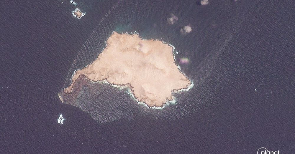Imagen de portada - Petrolero de la flota en la sombra derrama petróleo frente a la costa de Omán, confirman imágenes de satélite