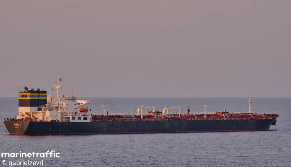 Imagen de portada - Petrolero de la flota en la sombra rusa sancionada atacado por Ucrania