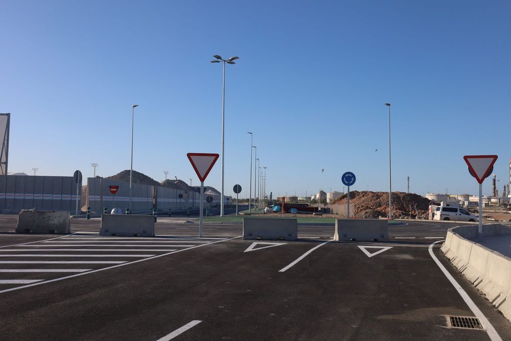 Imagen de portada - PortCastelló invierte 628.000 euros en mejorar la conectividad en su dársena sur