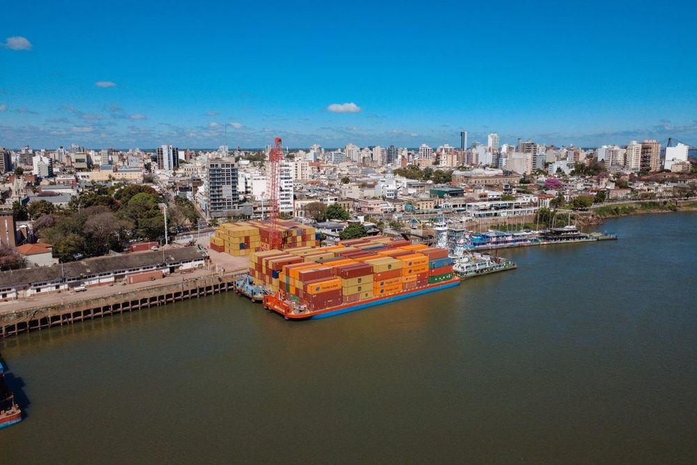 Imagen de portada - Port of Corrientes Receives 47 Containers for Cambium Build's CLT Plant