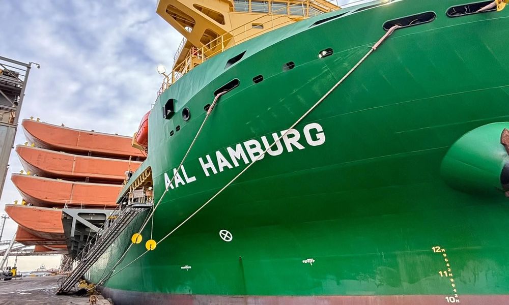Imagen de portada - Port of Nueva Palmira Unloads 16 Barges from the Vessel Aal Hamburg