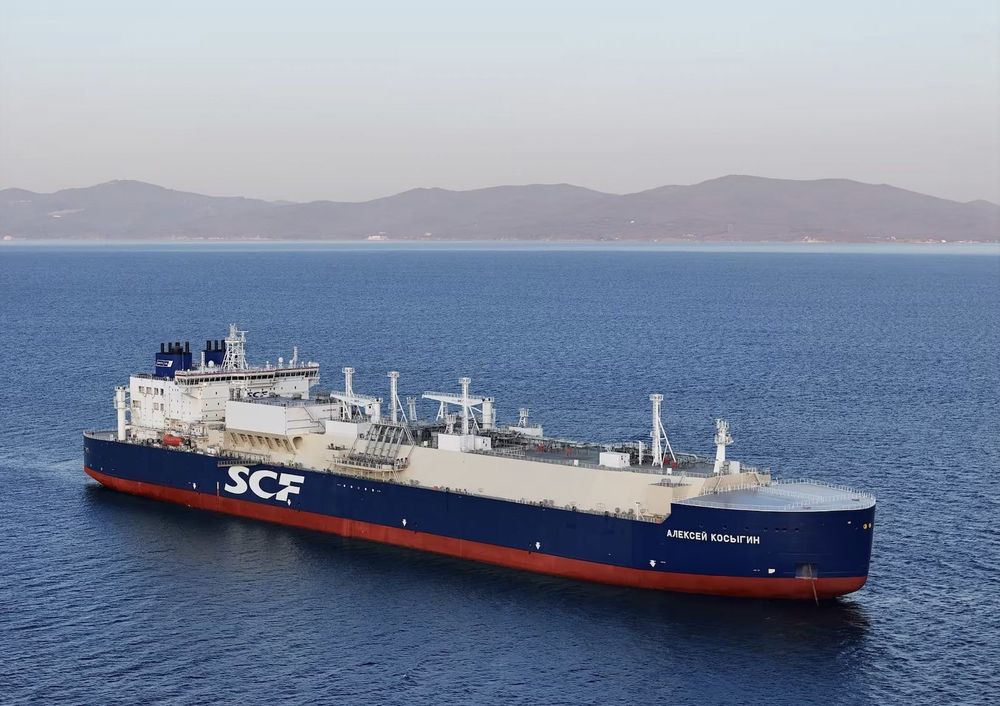 Imagen de portada - Portacargas de GNL Ártico Alexey Kosygin Posiblemente en Reparación en Instalación China