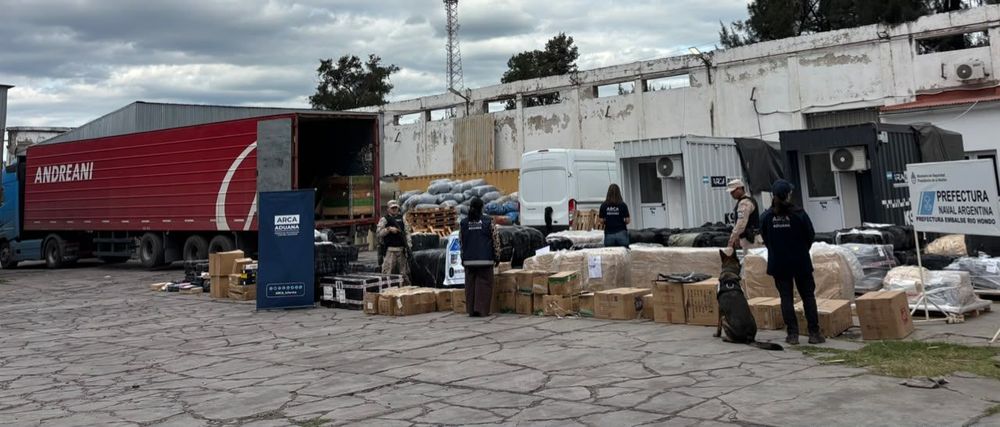 Imagen de portada - Prefectura secuestró mercadería de origen extranjero valuada en 400 millones de pesos