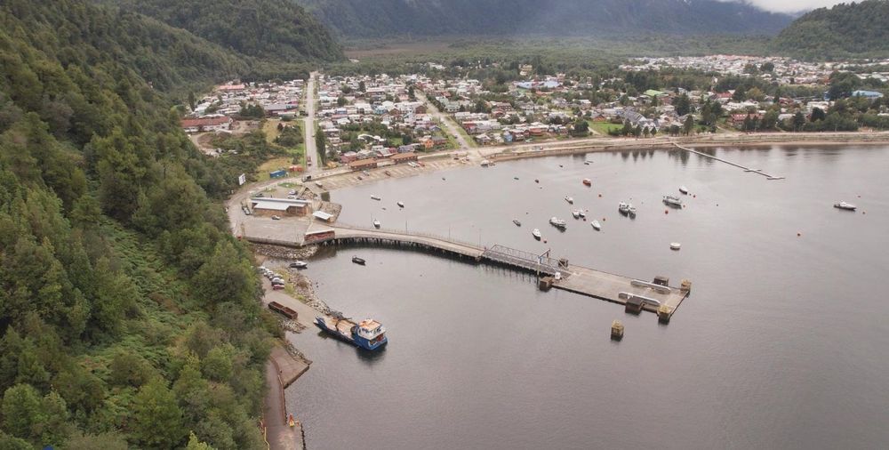 Imagen de portada - Puerto Cisnes recibirá crucero de lujo tras una década de gestiones
