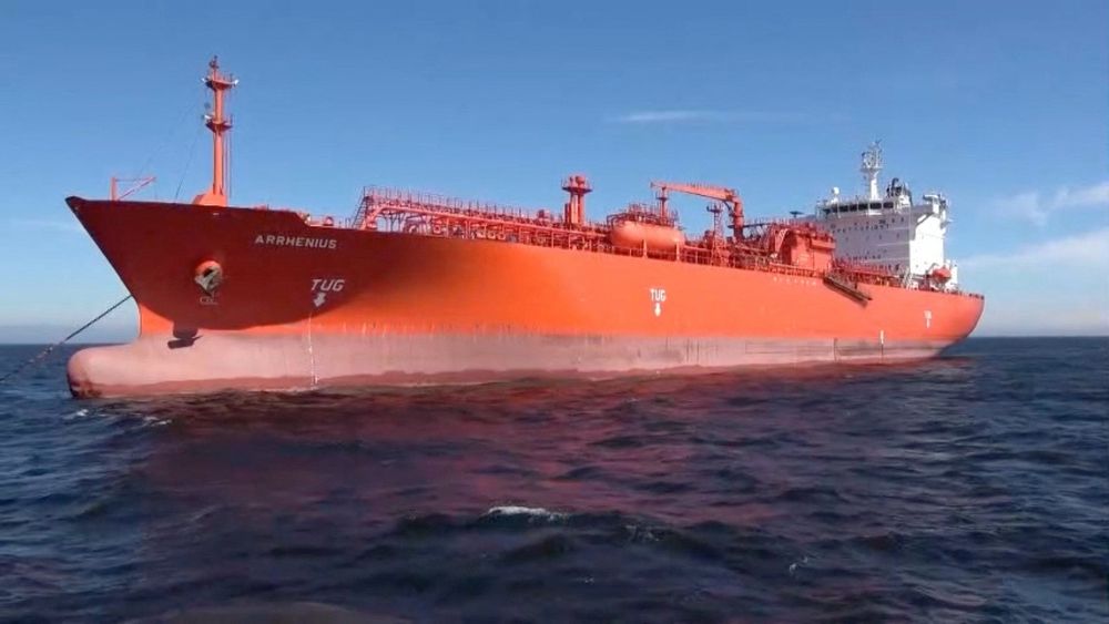 Imagen de portada - Rusia dice que se encontraron minas magnéticas en un petrolero en el puerto de Ust-Luga