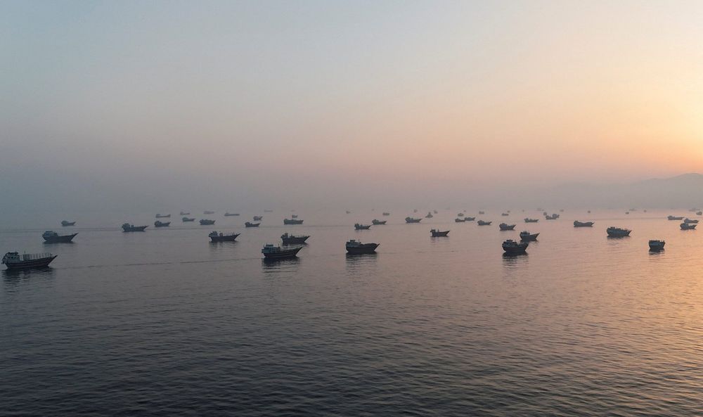 Imagen de portada - Se informa a los barcos que pueden usar la ruta sur de Ormuz con señales encendidas