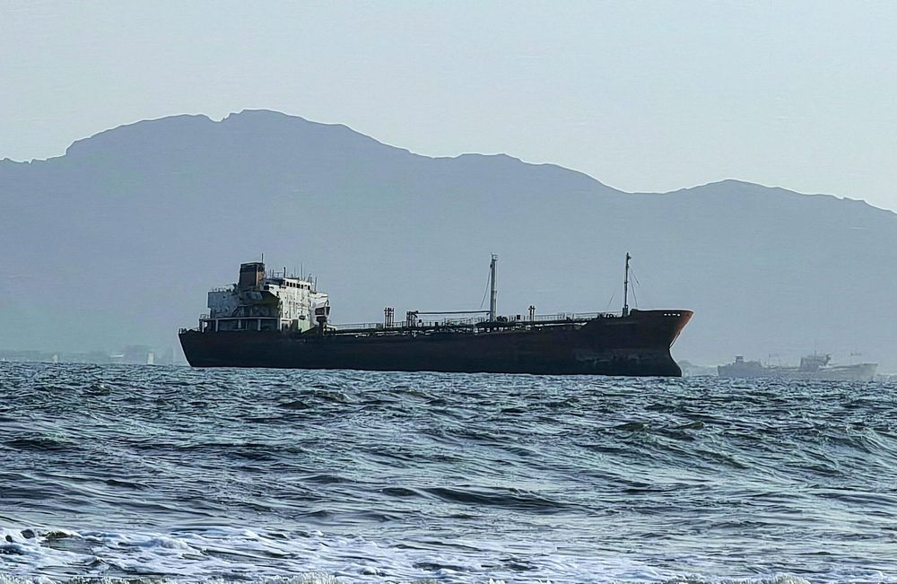Imagen de portada - Seis superpetroleros saudíes cambian de ruta en el Golfo de Adén en medio de amenazas hutíes