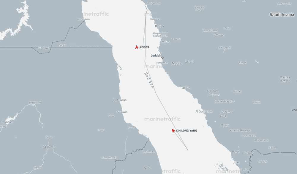 Imagen de portada - Ships Divert Route in Red Sea Due to Houthi Threats to Saudi Ports