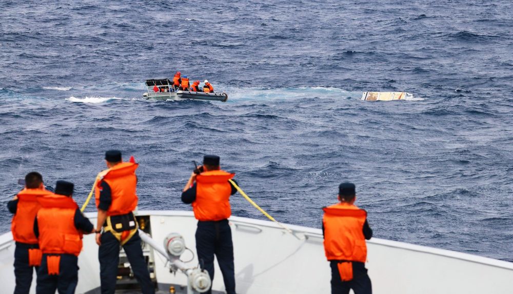 Imagen de portada - Shipwreck in the South China Sea: 17 Missing and 45 Rescued