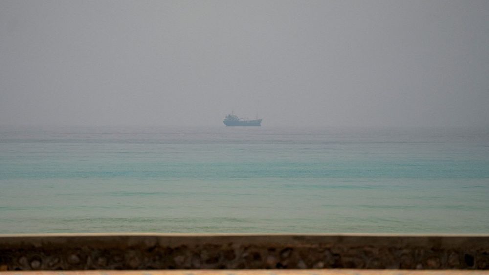 Imagen de portada - Supertanquero Invierte Curso Antes del Punto Estratégico del Mar Rojo Controlado por los Hutíes