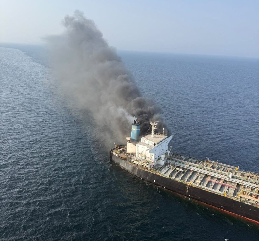 Imagen de portada - Tanker attacked off Oman towed to port; two crew members missing