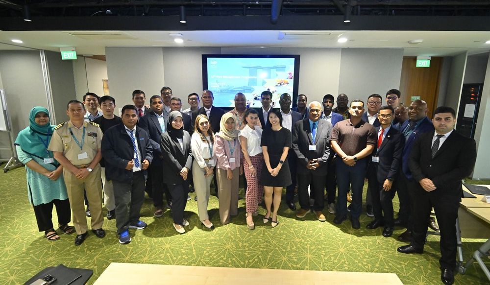 Imagen de portada - The Argentine Naval Prefecture Participated in the 12th Port Management Program in Singapore